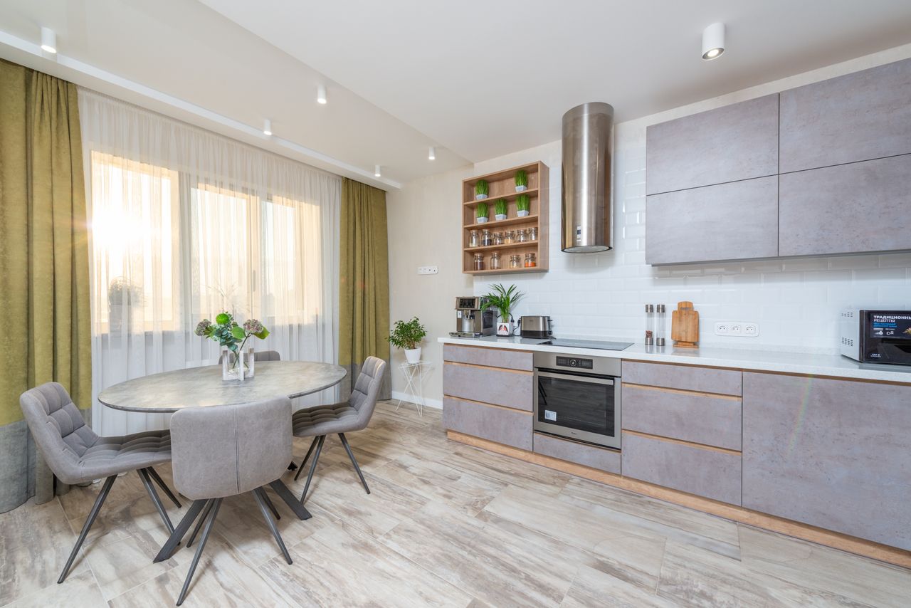 Kitchen features in a comfortable apartment